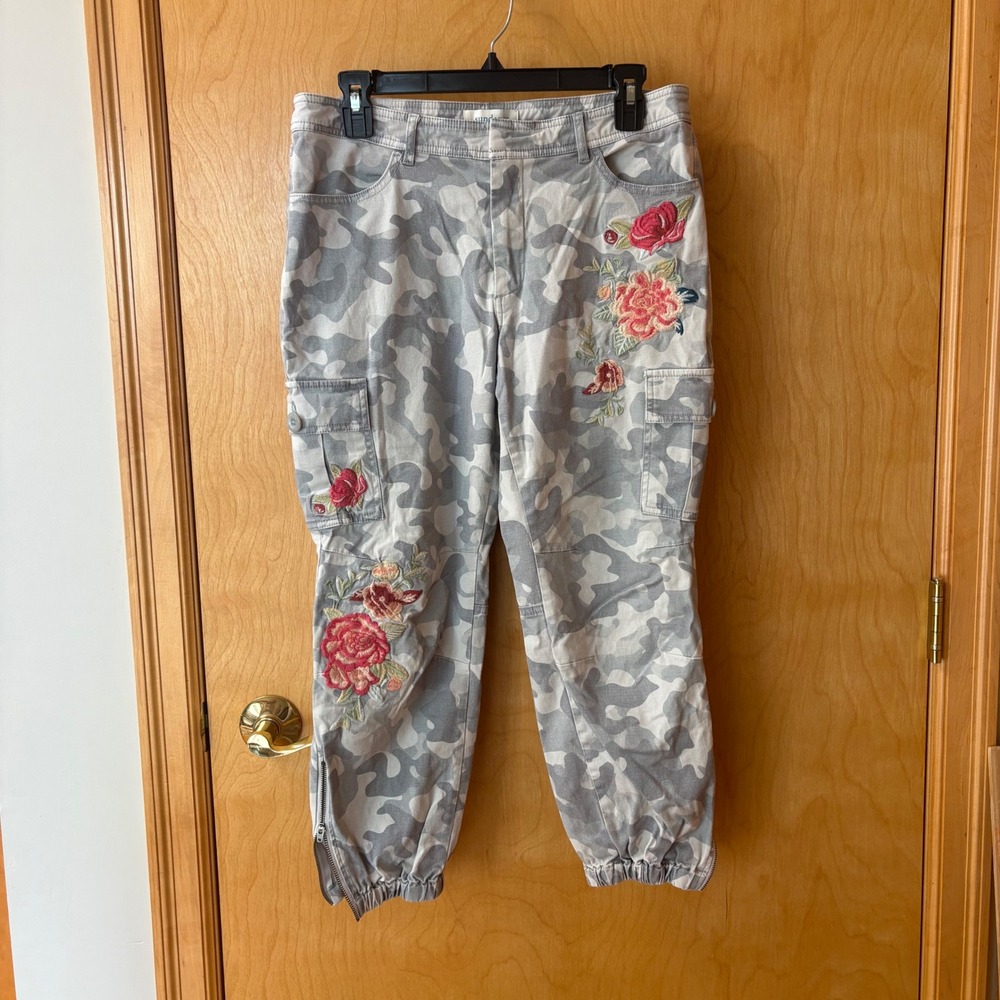 Sundance Cargo Pants Womens P6 Grey Camo Floral Embroidered Utility Joggers